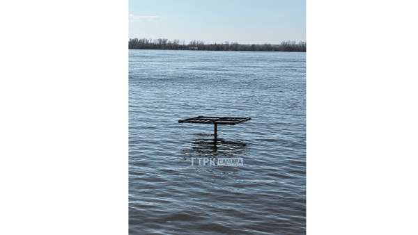 Пляж на Полевом спуске в Самаре полностью ушел под воду 16 апреля 2026