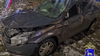 В Самарской области машина совершила кульбит, наехав на бетонный блок