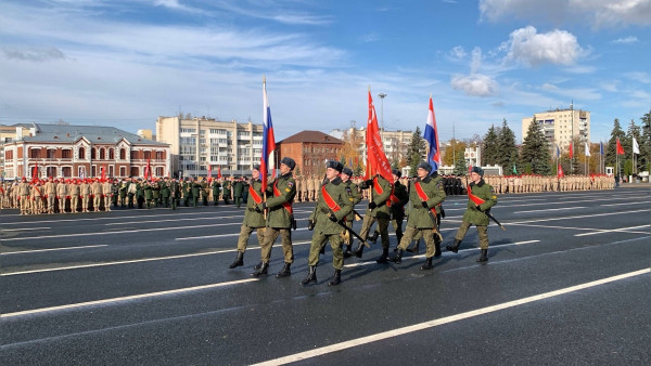 На пл. Куйбышева прошел смотр строя и песни военно-патриотических объединений Самарской области