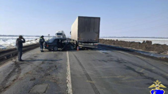 В ДТП с ВАЗ-2115 и фурой на трассе М-5 под Самарой погибла женщина