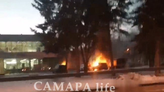 В Самаре у Дворца спорта вспыхнуло пламя 9 декабря 