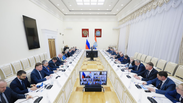 Вячеслав Федорищев поручил обеспечить безопасность во время последних звонков в школах