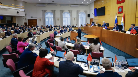 В Самаре на заседании областного парламента губернатор Вячеслав Федорищев подвел итоги совместной работы и обозначил приоритеты  