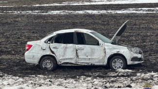3 человека пострадали после опрокидывания авто в Самарской области