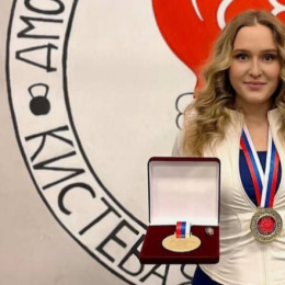 Сызранская спортсменка подняла гирю 450 раз подряд и вошла в историю российского спорта