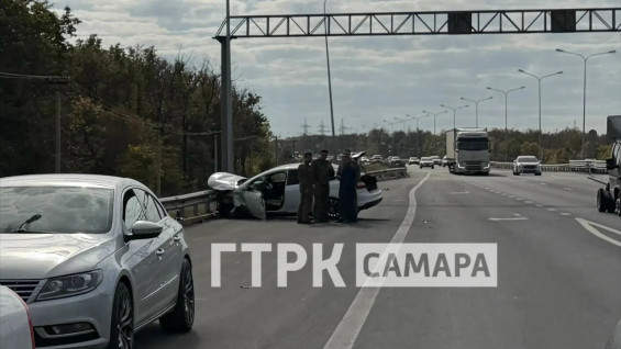 Появились кадры разбившегося на выезде из Самары Ford