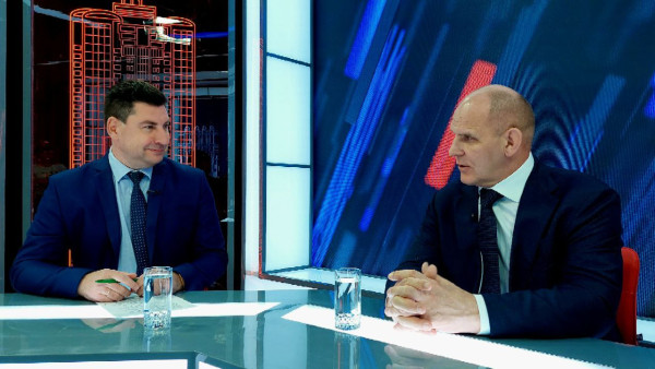 Прославленный спортсмен, трехкратный Олимпийский чемпион, сенатор Совета Федерации РФ Александр Карелин посетил главный медиаресурс региона - ГТРК "Самара"