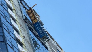 Двое рабочих погибли при обрыве троса люльки на стройке в Самаре 15 января