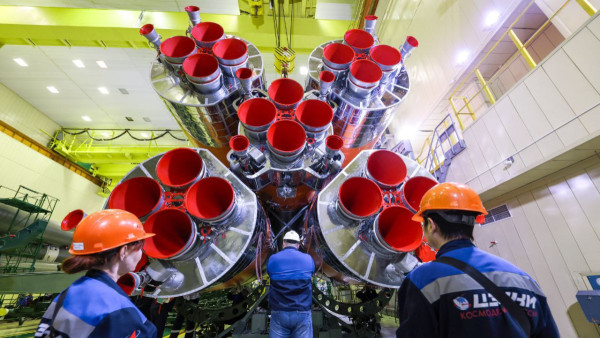 Специалисты Роскосмоса провели огневые испытания первой ступени самарской ракеты "Союз-5"