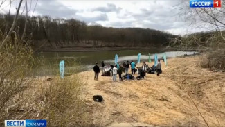 В Самаре волонтеры приступили к очистке озера Паршино 