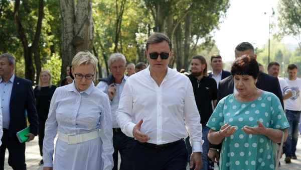Губернатор Дмитрий Азаров проинспектировал парк Молодёжный в Самаре после благоустройства