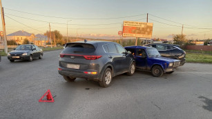 В Самарской области 18-летний водитель на незарегистрированном авто спровоцировал ДТП с двумя иномарками