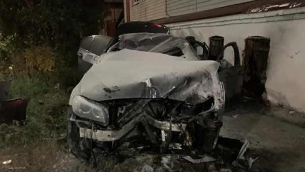 Под Самарой элитный BMW влетел в Nissan Almera: пять пострадавших и авто всмятку 