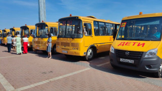 Школы Самарской области получили 52 новых автобуса