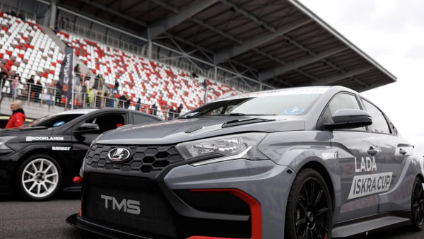 Стала известна стоимость гоночной Lada Iskra с двигателем на 240 л.с.