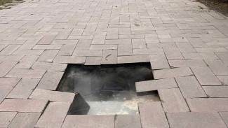 Жители Ленинского района Самары боятся провалиться и обвариться