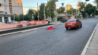 В Самаре провалился новый асфальт на улице Маяковского