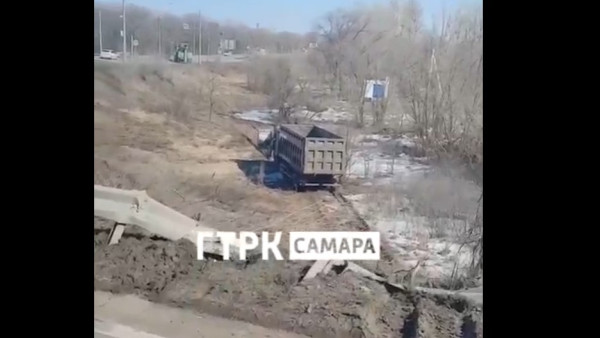 В Самарской области самосвал вылетел в кювет из-за отказа тормозов