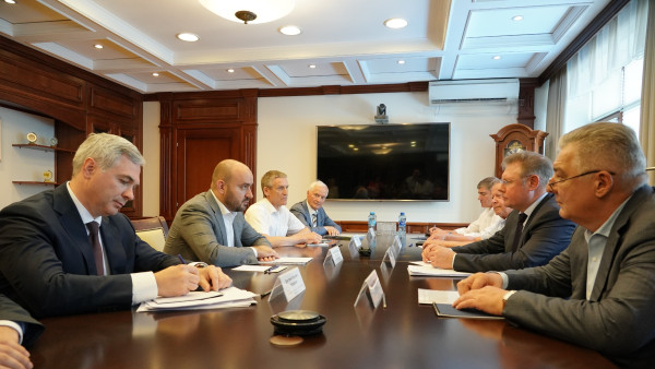 Врио губернатора Самарской области обсудил с гендиректором «КуйбышевАзота» развитие предприятия и города Тольятти