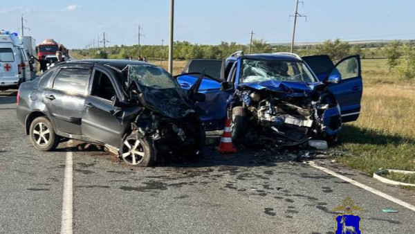 В лобовом столкновении под Самарой пострадали два ребенка