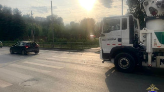 В Самаре грузовик протаранил легковушку: пострадала женщина