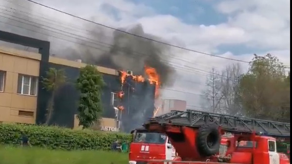 В Тольятти произошел крупный пожар на автомойке