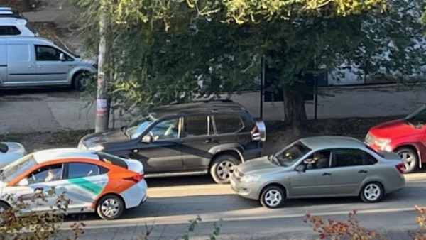 Гигантская пробка образовалась у развязки на Ново-Садовой в Самаре 17 октября