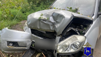 В Самаре водитель Geely Emgrand X7 протаранил бетонное препятствие