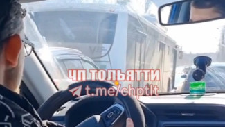 В Тольятти сразу 2 аварии произошли на одной улице с разницей в несколько минут