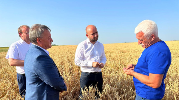 Глава региона Вячеслав Федорищев поручил подготовить предложения по усилению мер поддержки сельхозпроизводителей