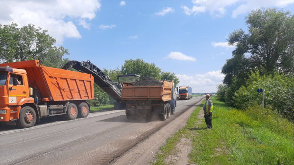 Ремонт "опорной" дороги к селу Богатое завершат в 2025 году