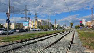 Трамвай сошел с обновленных рельсов на улице Ново-Садовой в Самаре 27 августа 