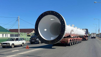 Нелегальный перевозчик огромной трубы устроил ДТП в Самаре