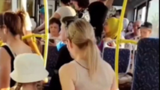 В Самаре на Московском шоссе кондуктор рейсового автобуса издевался над пассажирами