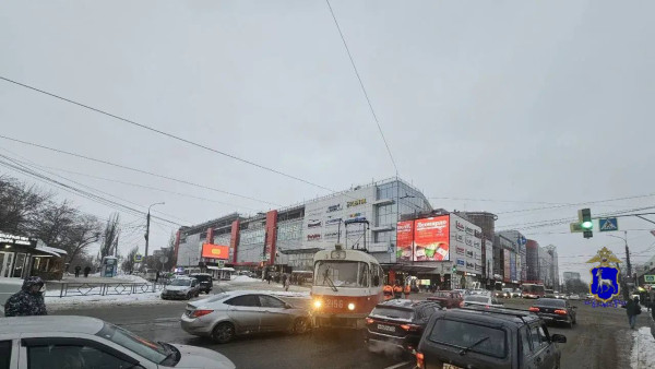 В Самаре 13 февраля легковушка столкнула трамвай с рельсов на пересечении Авроры и Аэродромной