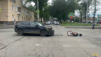 В Самаре автоледи на Omoda C5 сбила 17-летнего подростка на питбайке 