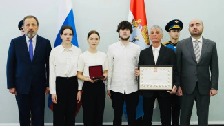 В Самаре Игорь Комаров и Вячеслав Федорищев вручили медаль «Золотая Звезда» семье Героя РФ 