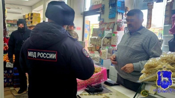 В Самаре ОМОН провел облаву на мигрантов на популярном рынке
