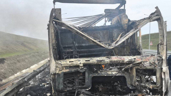 18 апреля на трассе в Самарской области загорелся большегруз 