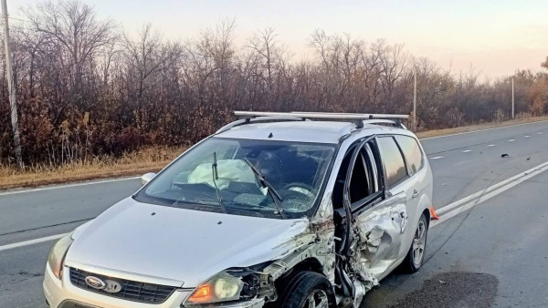 Под Самарой «Газель» протаранила Ford и перевернулась