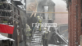Появились кадры с места пожара в центре Самары 4 января 2026 года