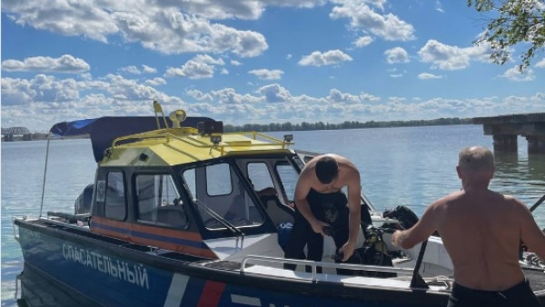 В Октябрьске водолазы подняли труп со дна Волги