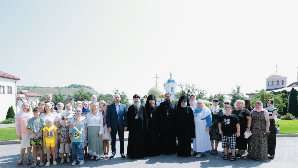 Вячеслав Федорищев встретился с женами и детьми участников СВО в духовно-просветительском центре