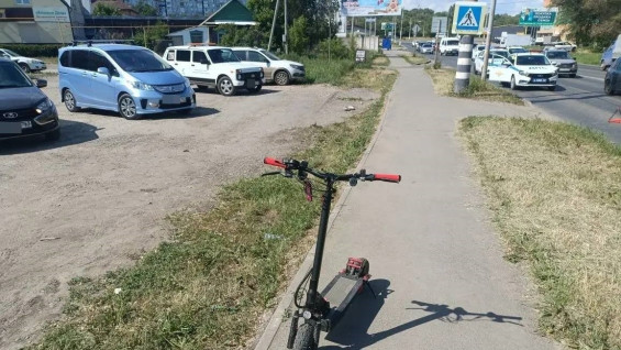 В самарском МВД рассказали о пострадавшем 13-летнем мальчике на электросамокате после ДТП с "Приорой"