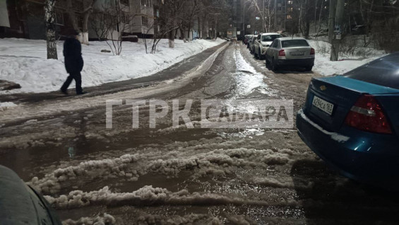 Появились кадры последствий мощного прорыва трубы на Демократической в Самаре