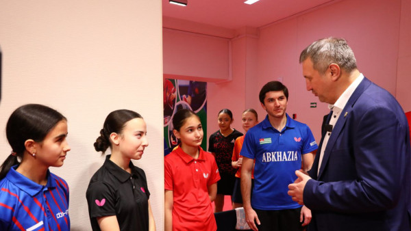 В рамках дружеского визита теннисистки из Абхазии тренируются вместе с самарскими спортсменами