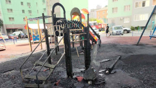 В Самаре сгорела детская площадка в ЖК «Майский» 