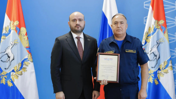 Вячеслав Федорищев вручил награды спасателям Сызрани за ликвидацию последствий атак БПЛА