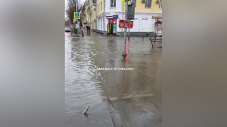 В Самаре перекресток Победы и Краснодонской ушел под воду