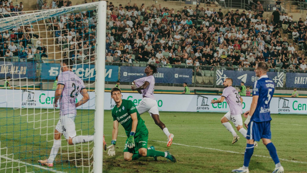 "Акрон" избежал поражения в Махачкале